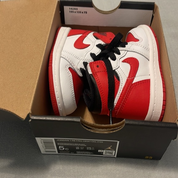Jordan 1 Retro High OG - Picture 5 of 7